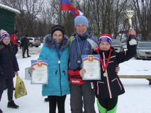 Вострова Виктория,Зубенко В.А.тренер в центре,Рябушева Александра